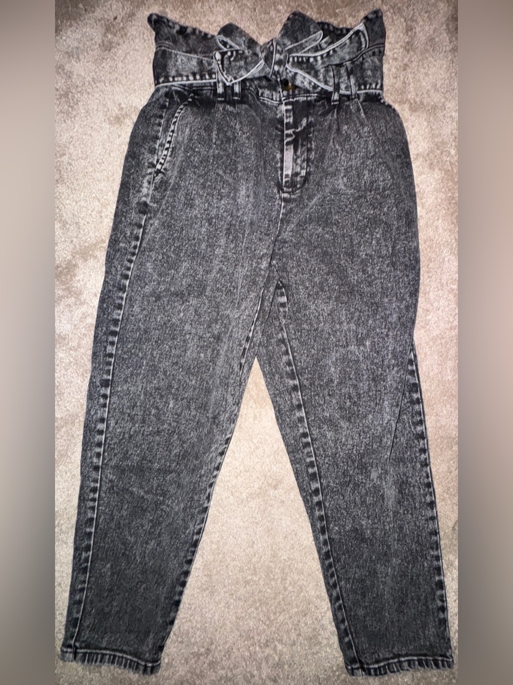 WHO WHAT WEAR High-Waist Paperbag Jeans - Black Acid Wash